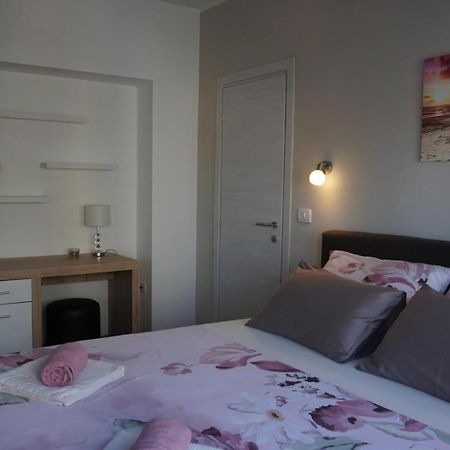Apartman Luka Pula Exterior photo